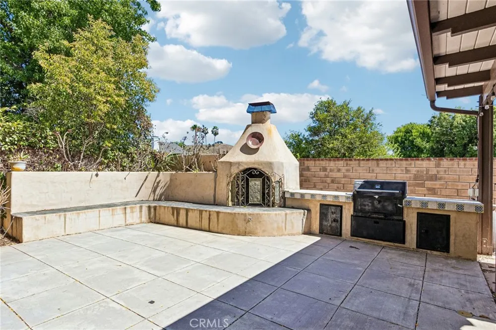 42 Kanan Road Oak Park, CA 91377