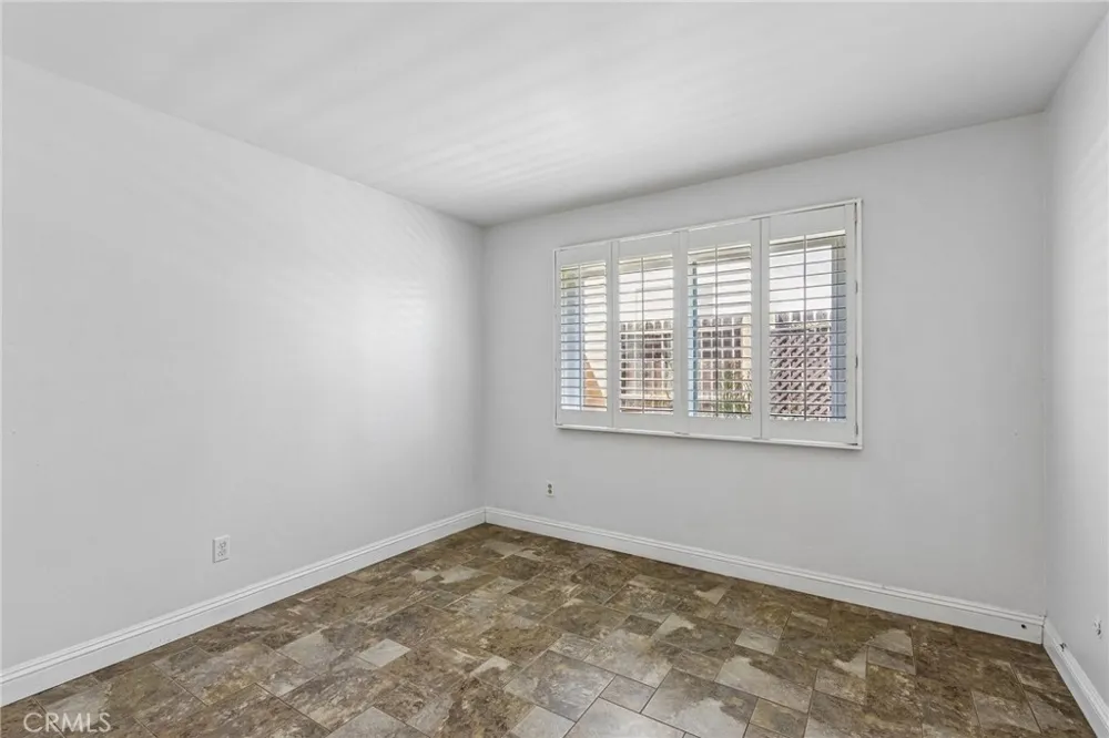 42 Kanan Road Oak Park, CA 91377