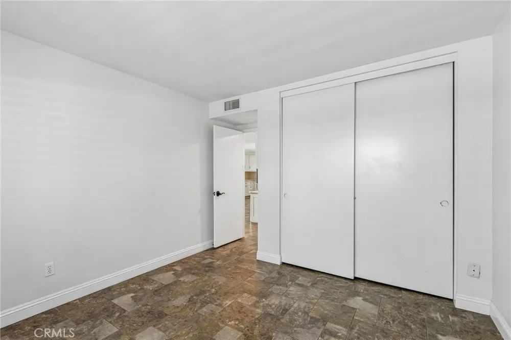 42 Kanan Road Oak Park, CA 91377