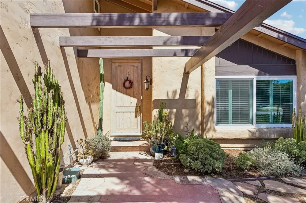 42 Kanan Road Oak Park, CA 91377