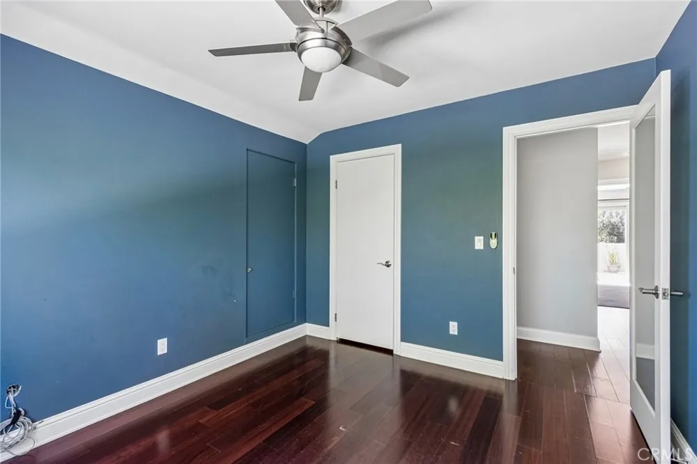42 Kanan Road Oak Park, CA 91377