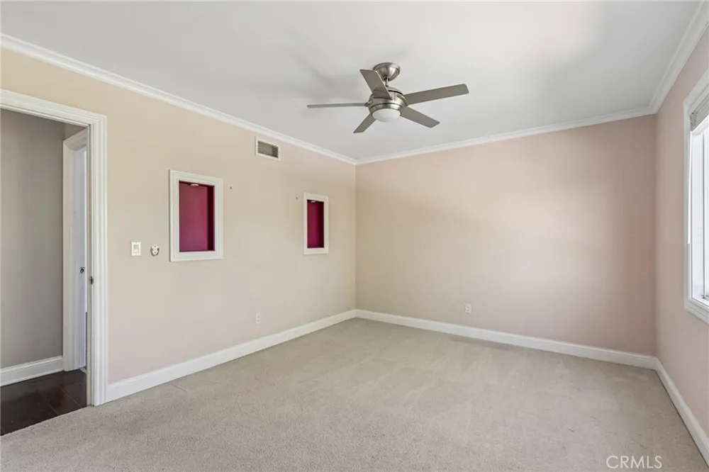 42 Kanan Road Oak Park, CA 91377