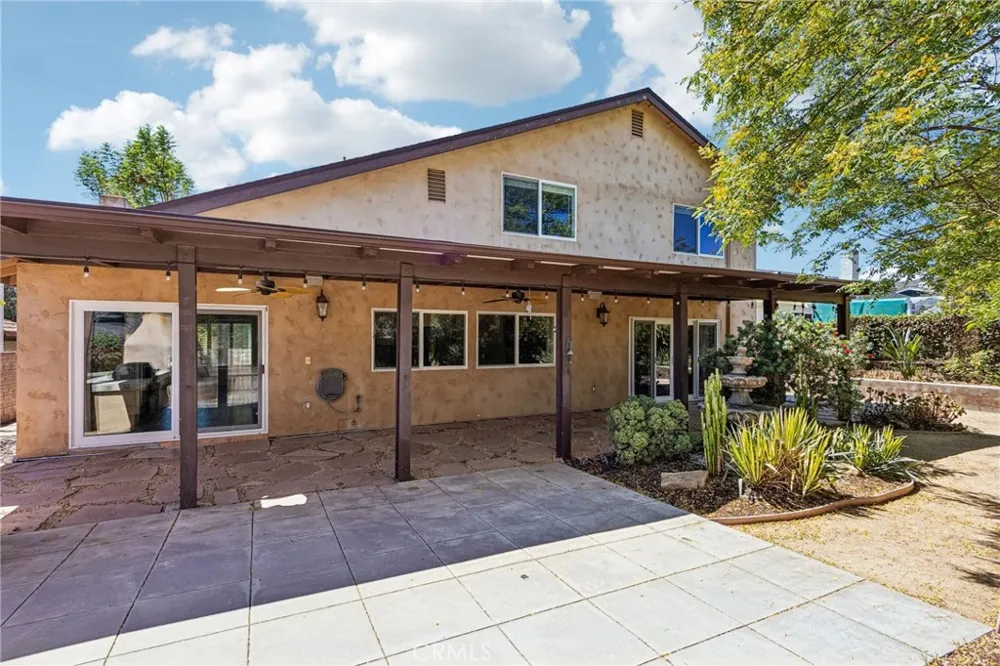 42 Kanan Road Oak Park, CA 91377