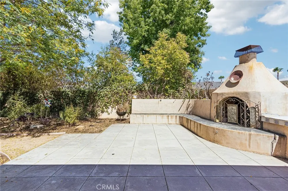 42 Kanan Road Oak Park, CA 91377