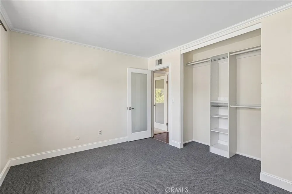 42 Kanan Road Oak Park, CA 91377