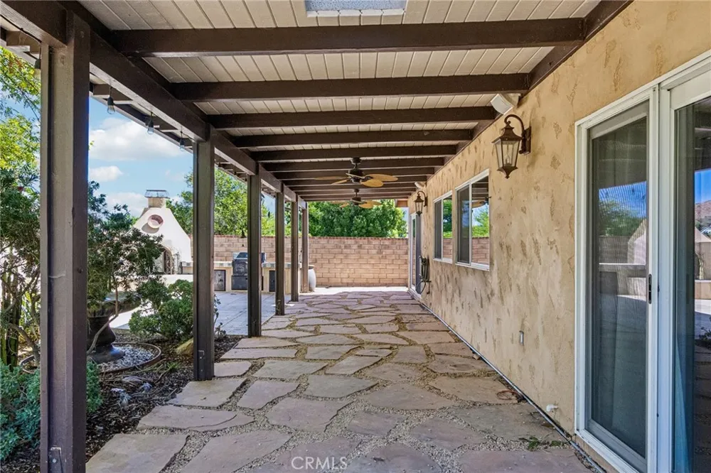 42 Kanan Road Oak Park, CA 91377