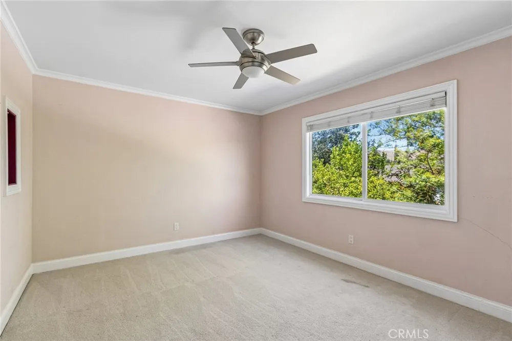 42 Kanan Road Oak Park, CA 91377
