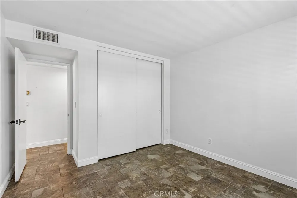 42 Kanan Road Oak Park, CA 91377