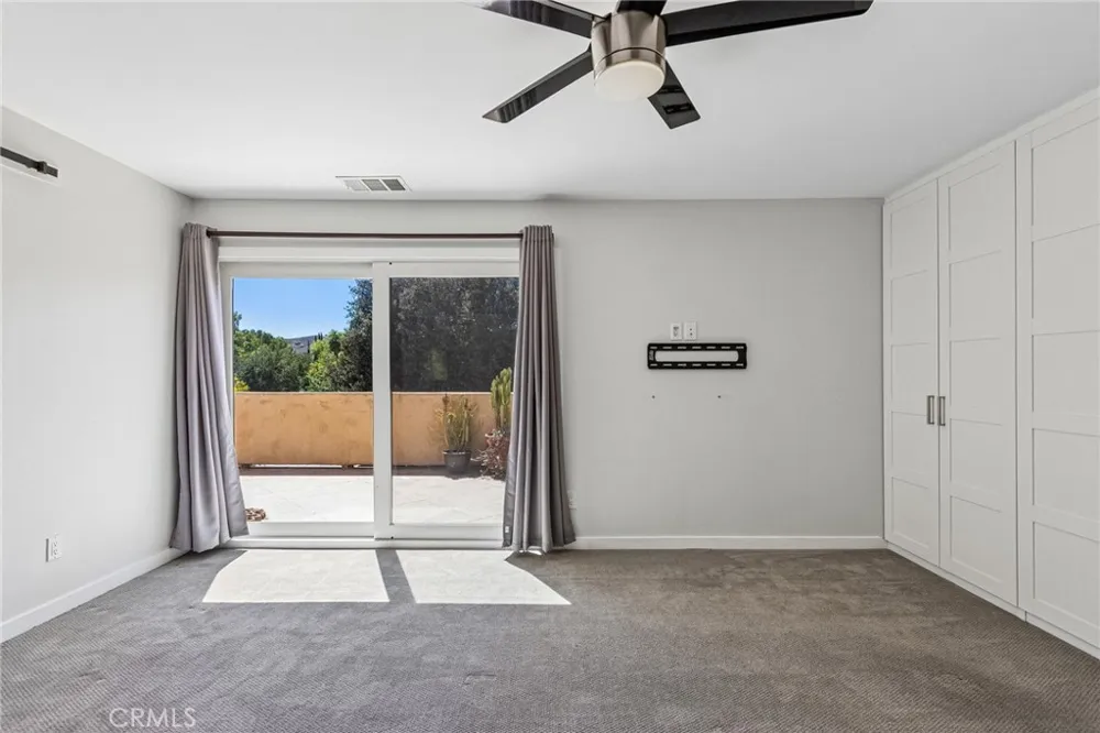 42 Kanan Road Oak Park, CA 91377