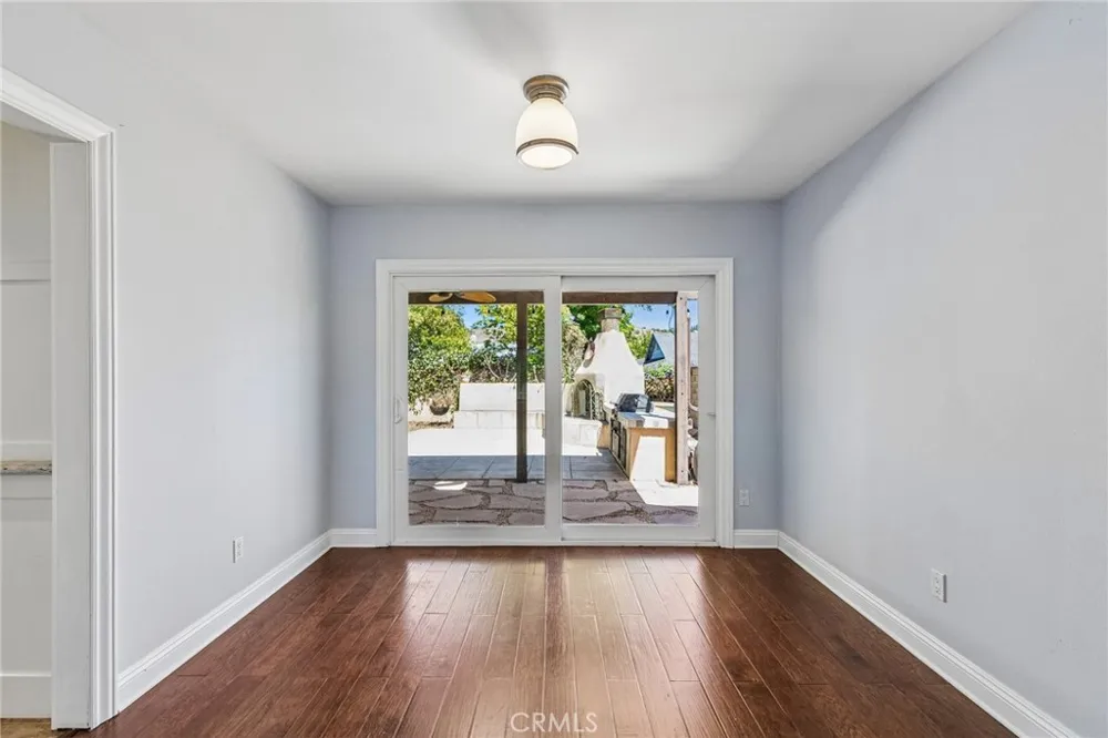 42 Kanan Road Oak Park, CA 91377