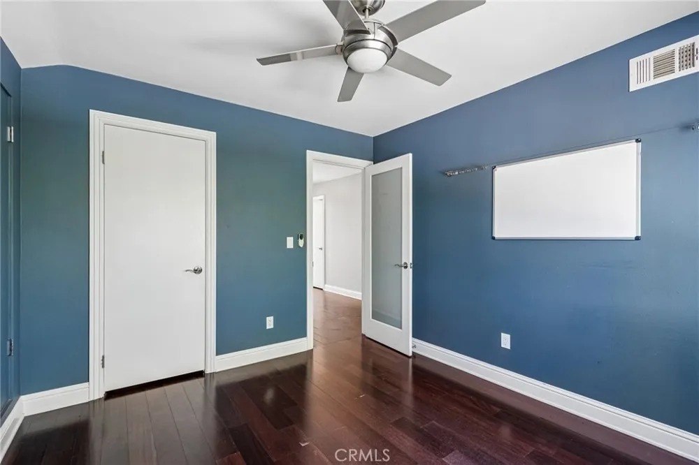 42 Kanan Road Oak Park, CA 91377