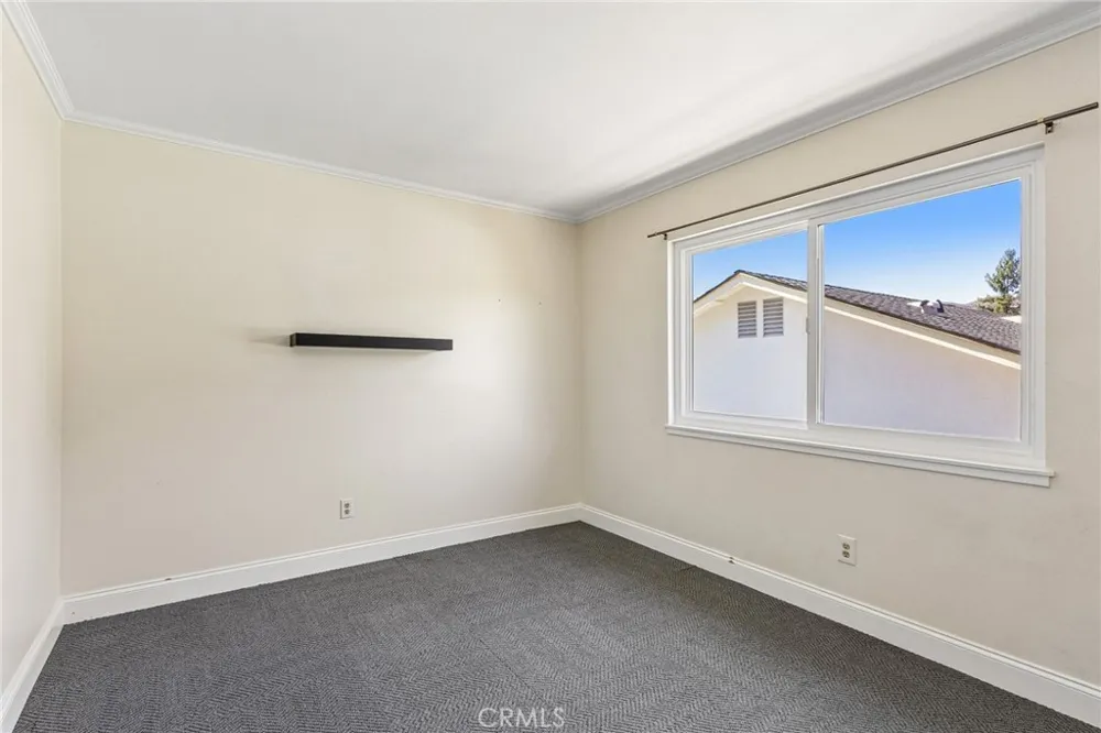 42 Kanan Road Oak Park, CA 91377