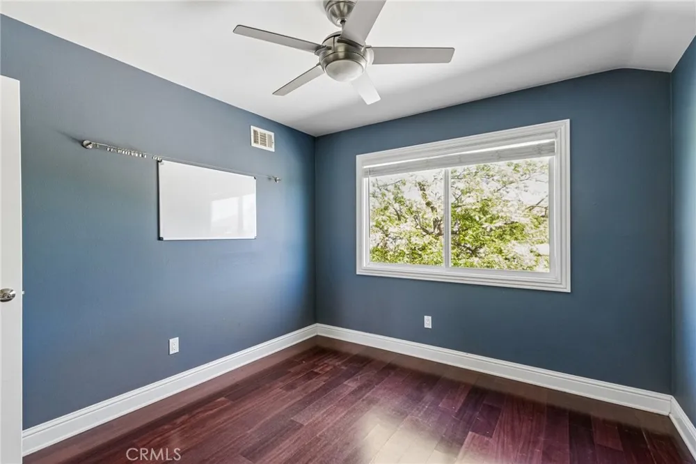 42 Kanan Road Oak Park, CA 91377