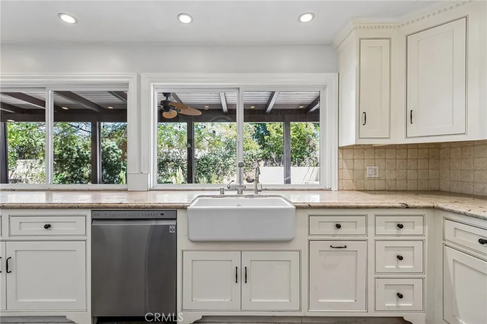 42 Kanan Road Oak Park, CA 91377
