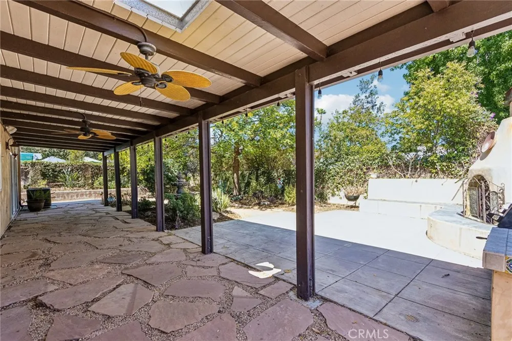 42 Kanan Road Oak Park, CA 91377