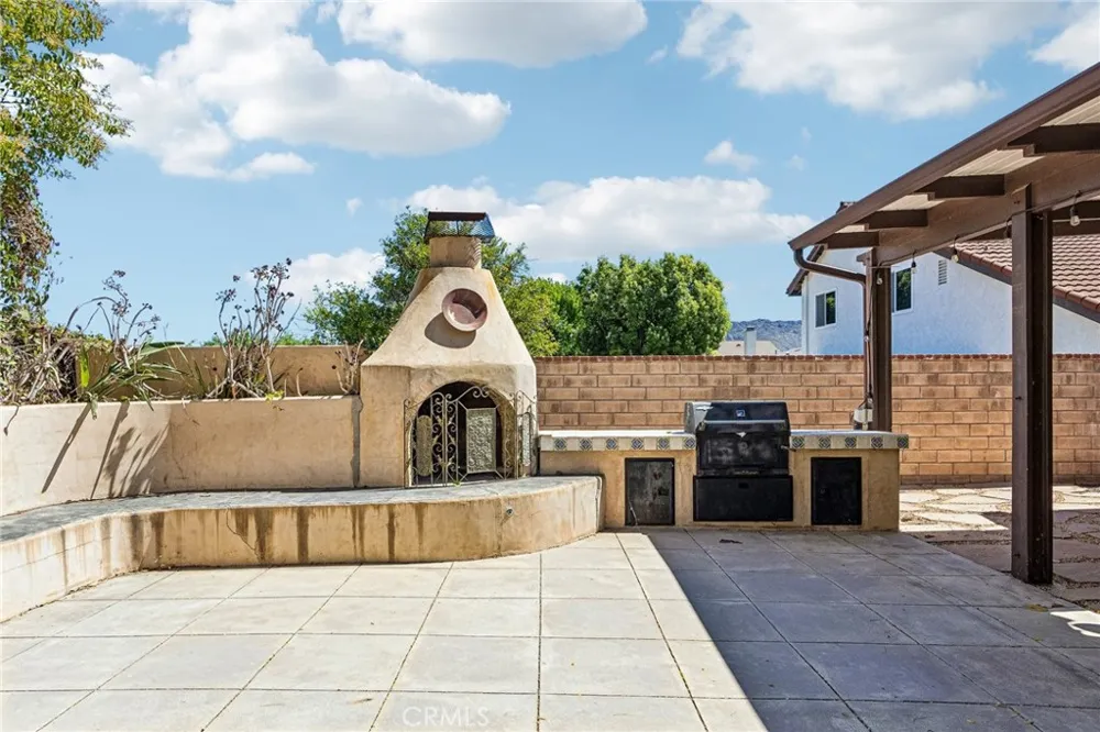 42 Kanan Road Oak Park, CA 91377