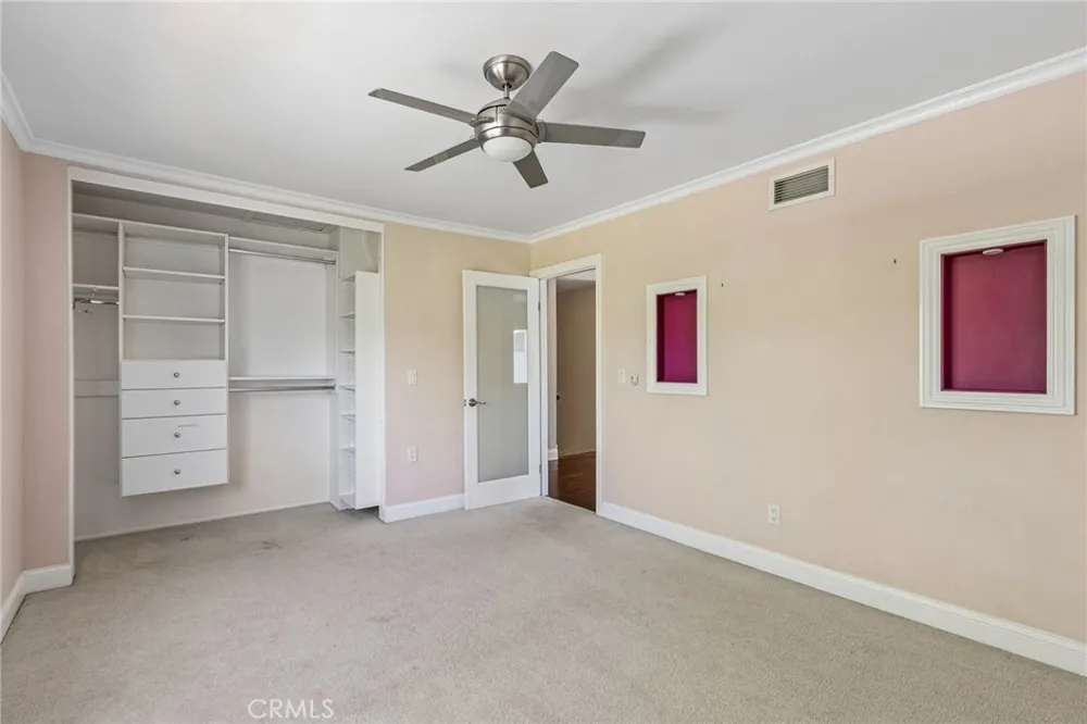 42 Kanan Road Oak Park, CA 91377