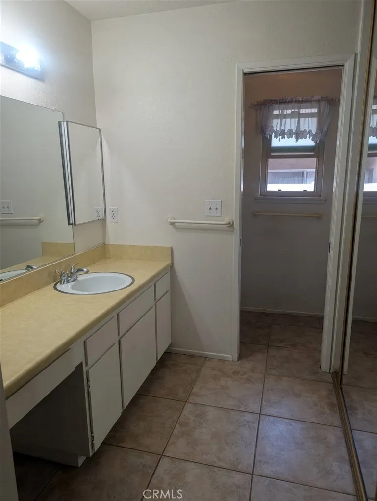 13887 Oakmont Drive Victorville, CA 92395