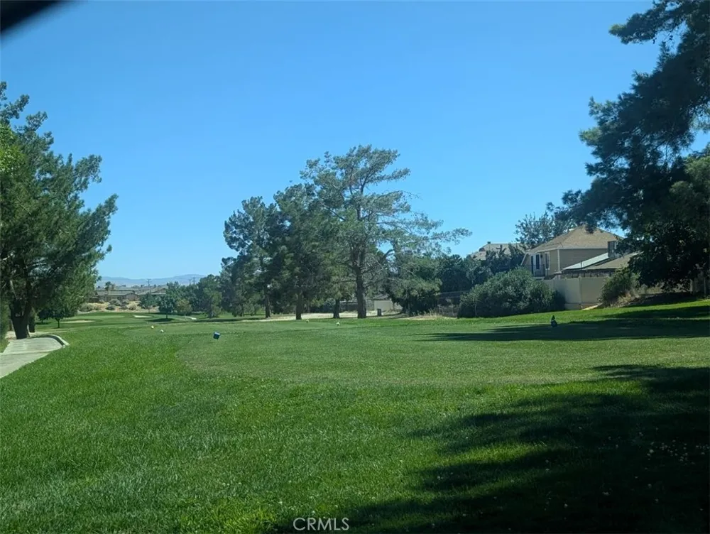 13887 Oakmont Drive Victorville, CA 92395