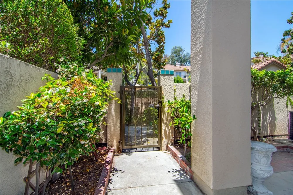 618 Warwick Avenue Thousand Oaks, CA 91360