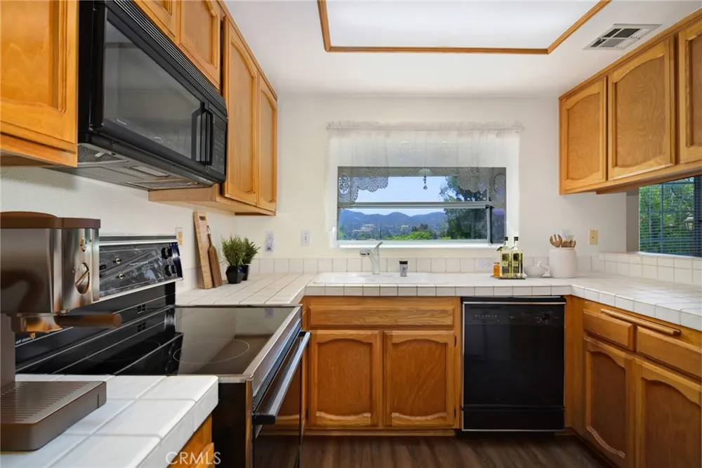 618 Warwick Avenue Thousand Oaks, CA 91360