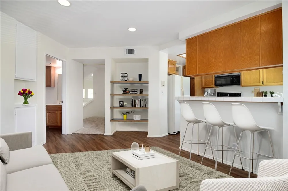 618 Warwick Avenue Thousand Oaks, CA 91360