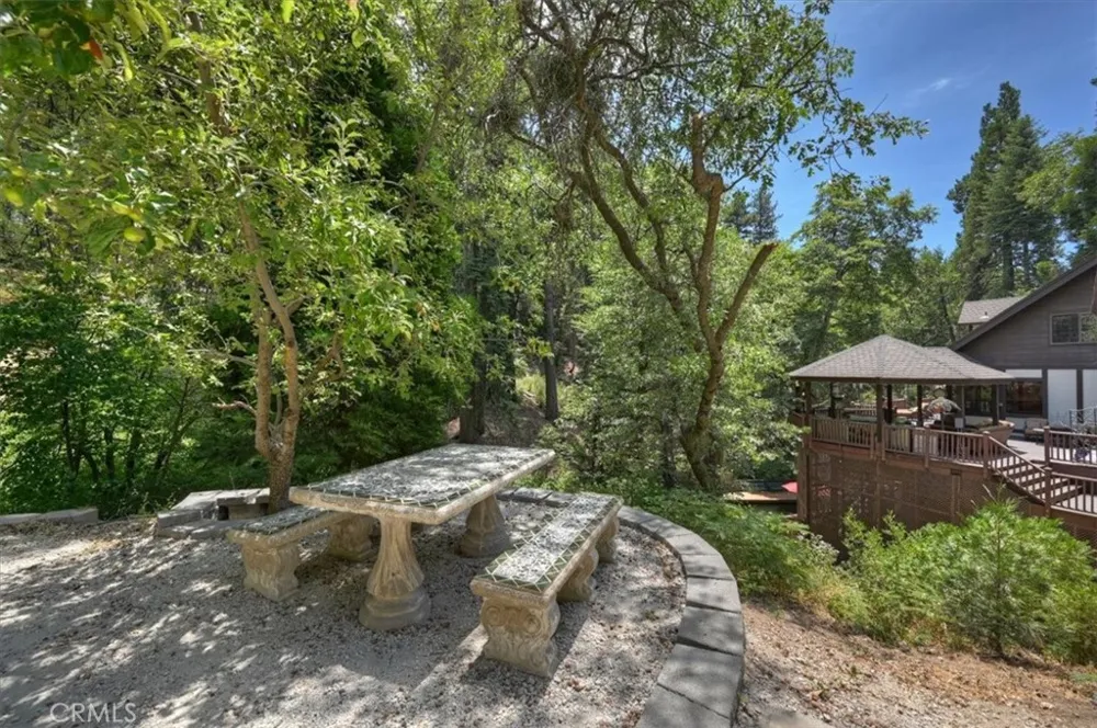 31221 Old City Creek Running Springs, CA 92382