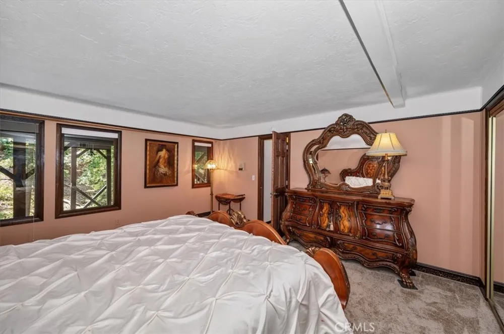 31221 Old City Creek Running Springs, CA 92382