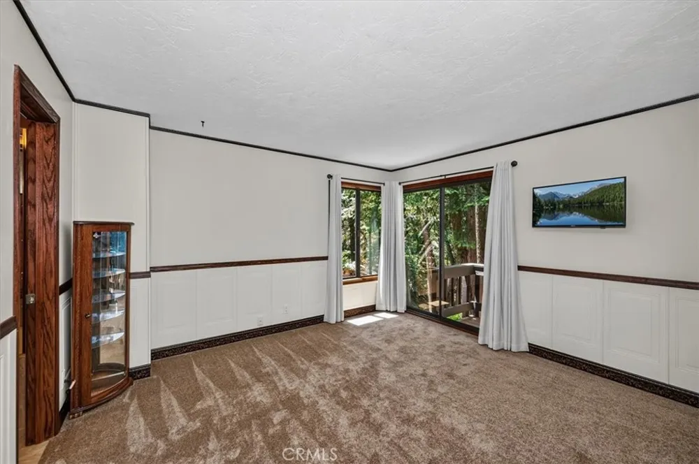 31221 Old City Creek Running Springs, CA 92382