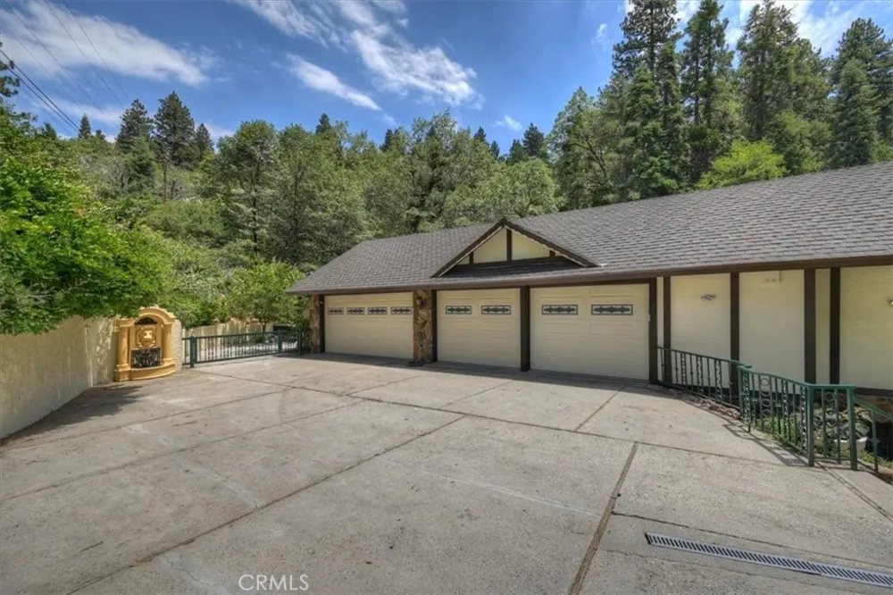 31221 Old City Creek Running Springs, CA 92382
