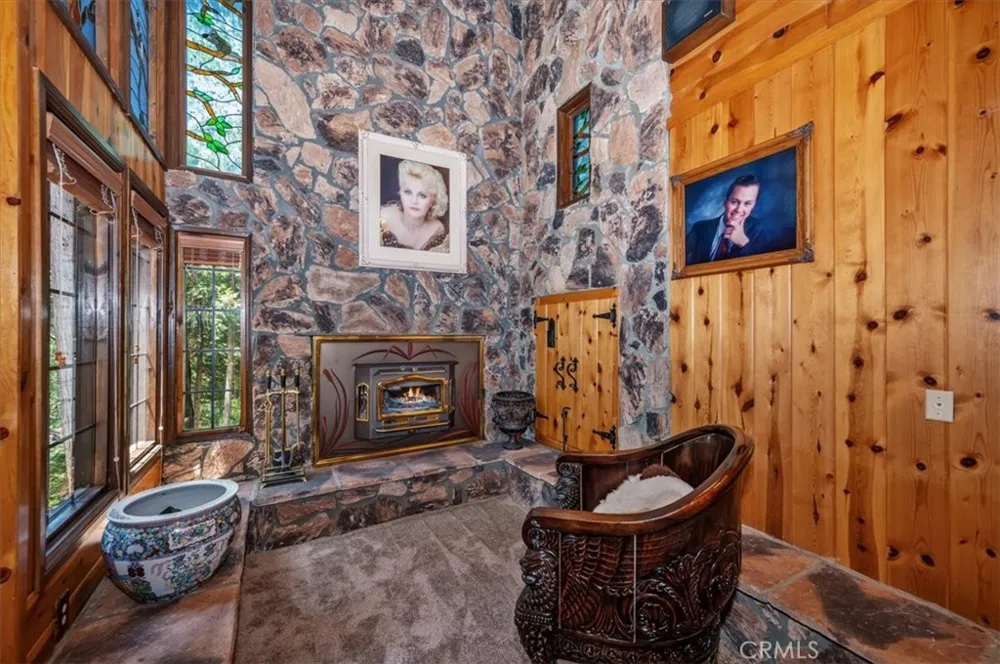 31221 Old City Creek Running Springs, CA 92382