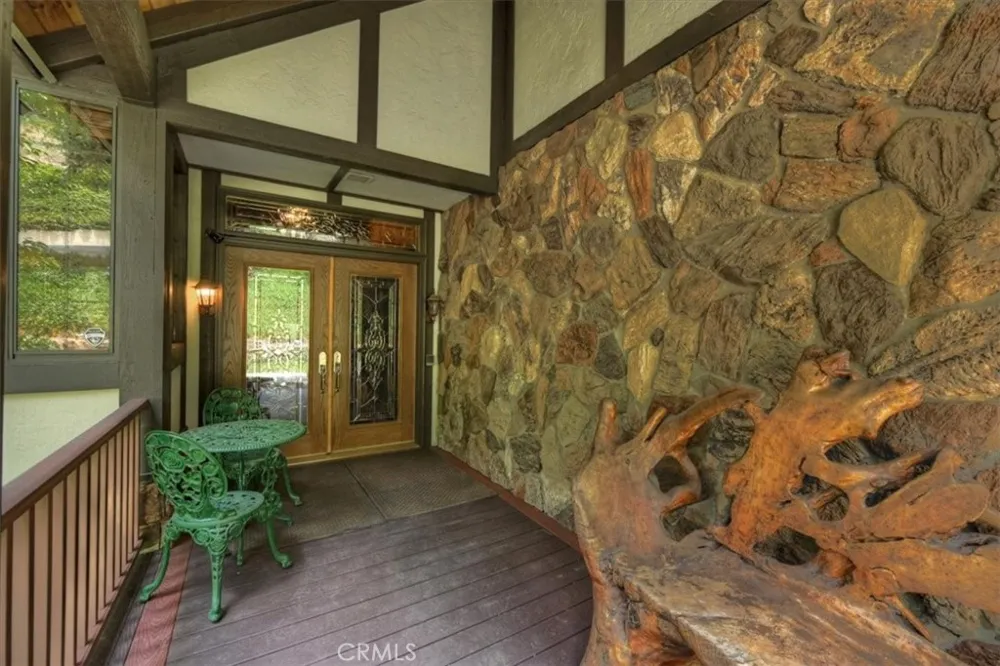 31221 Old City Creek Running Springs, CA 92382