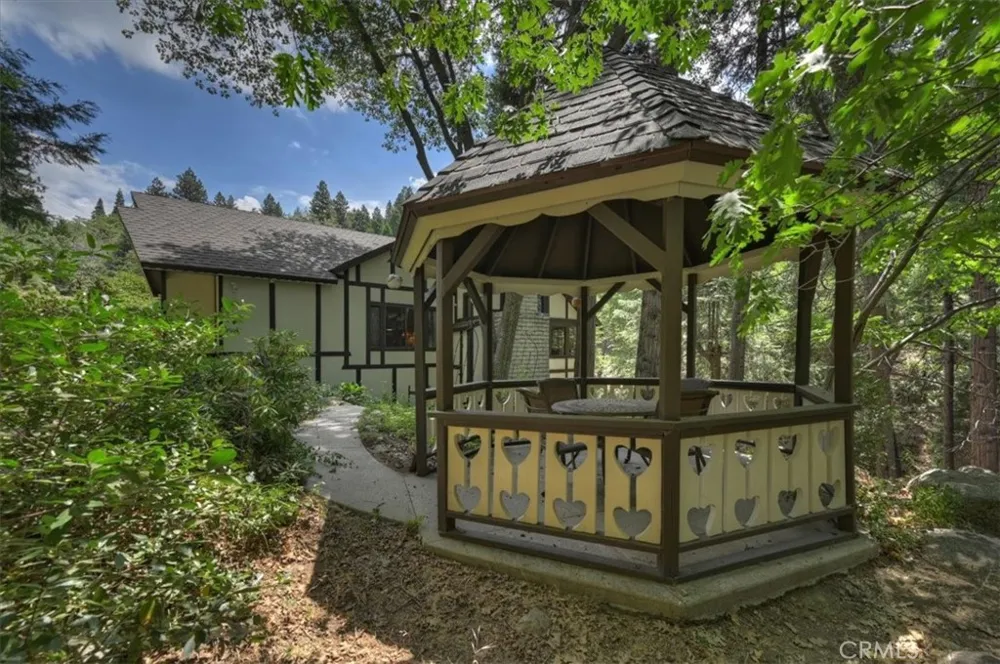 31221 Old City Creek Running Springs, CA 92382
