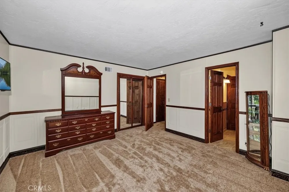 31221 Old City Creek Running Springs, CA 92382