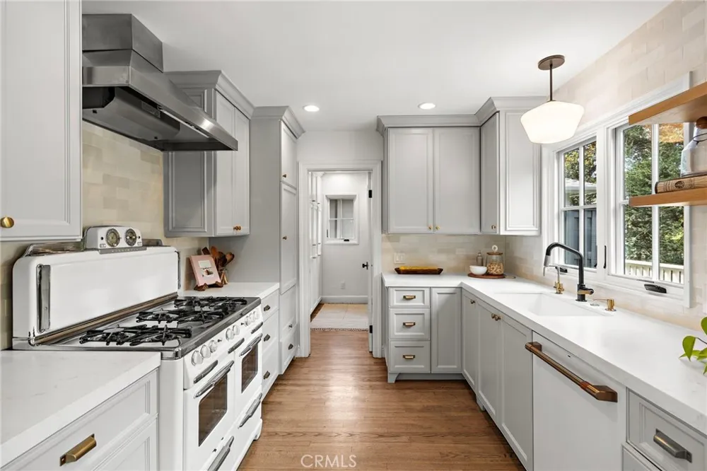 916 Bluebird Canyon Drive Laguna Beach, CA 92651