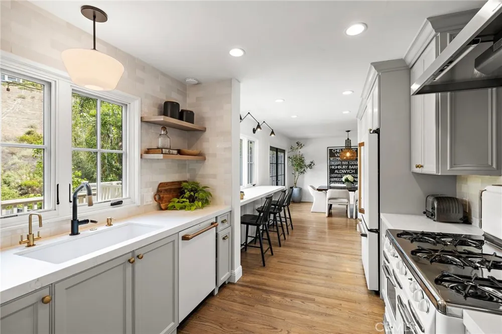 916 Bluebird Canyon Drive Laguna Beach, CA 92651
