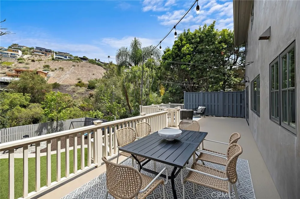 916 Bluebird Canyon Drive Laguna Beach, CA 92651