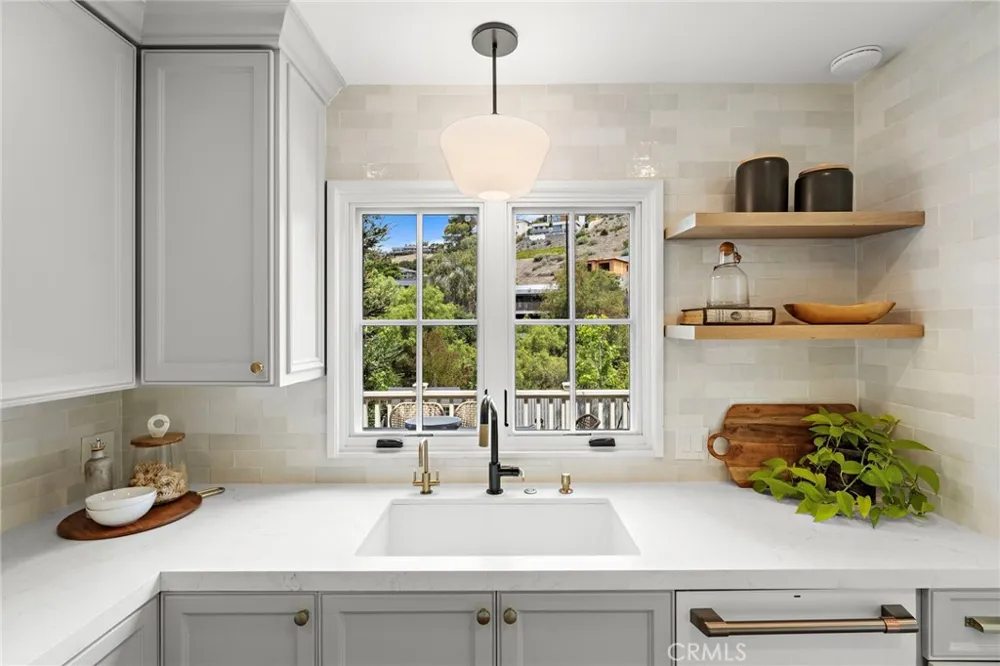 916 Bluebird Canyon Drive Laguna Beach, CA 92651