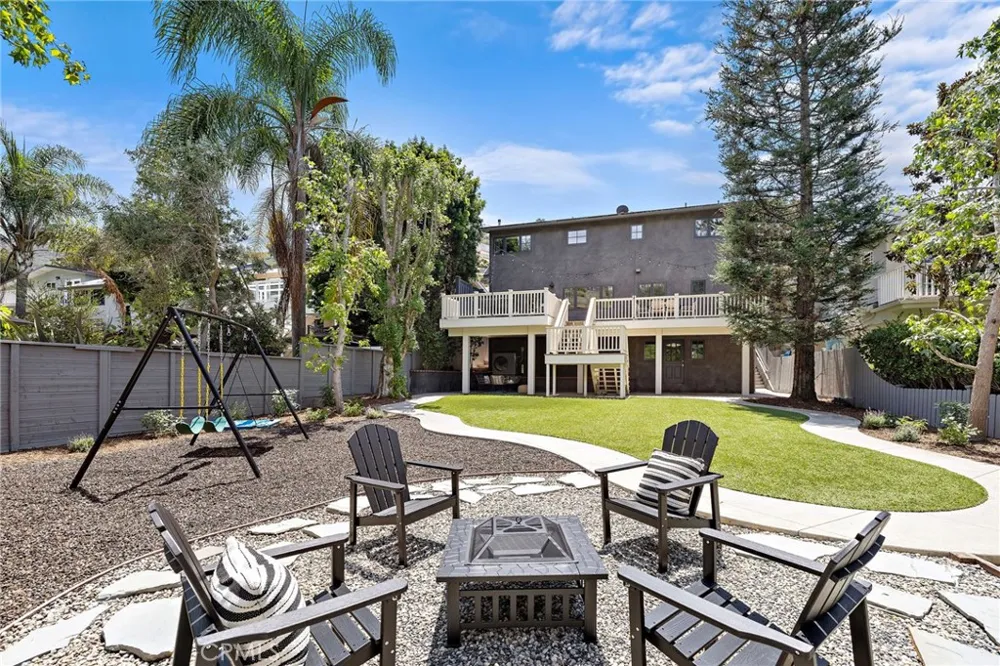 916 Bluebird Canyon Drive Laguna Beach, CA 92651