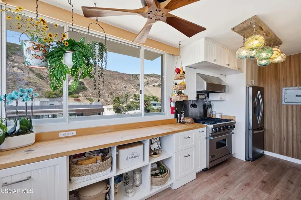 22548 Pacific Coast Highway #407 Malibu, CA 90265
