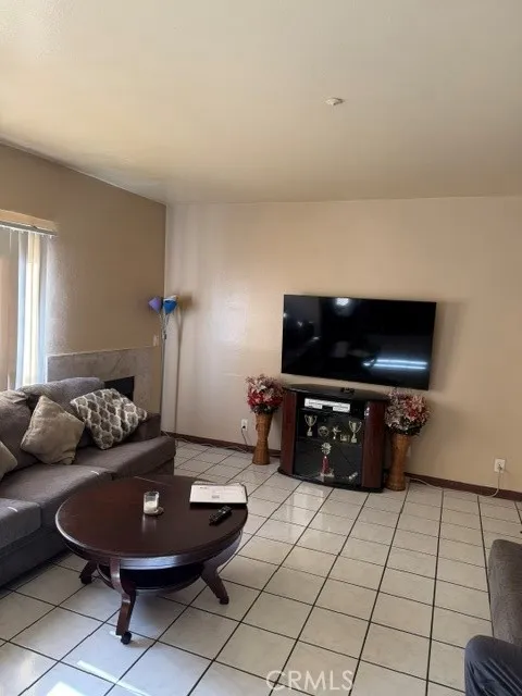1265 S Neveen Anaheim, CA 92804