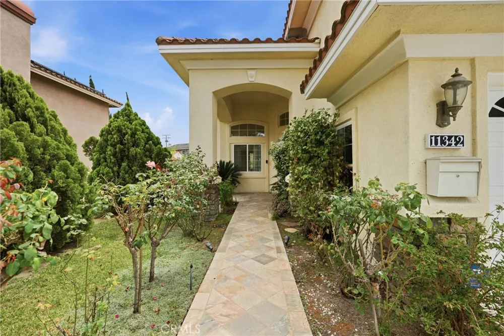 11342 Rose Cerritos, CA 90703