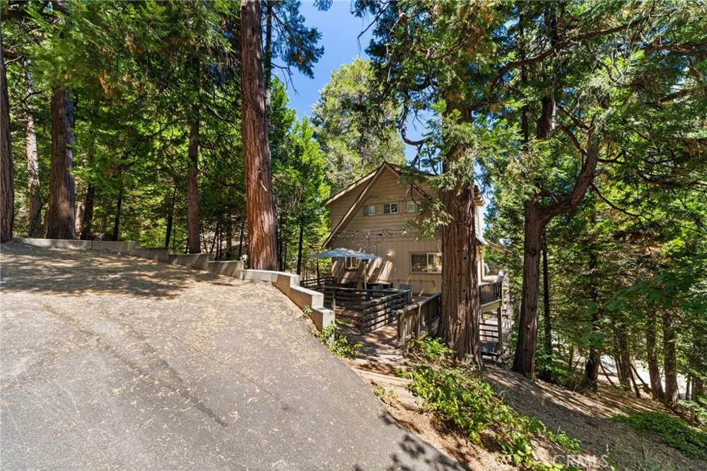 28577 Shenandoah Lake Arrowhead, CA 92352