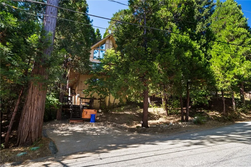 28577 Shenandoah Lake Arrowhead, CA 92352