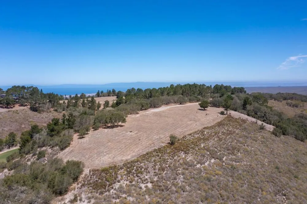 25600 Via Malpaso Carmel, CA 93923