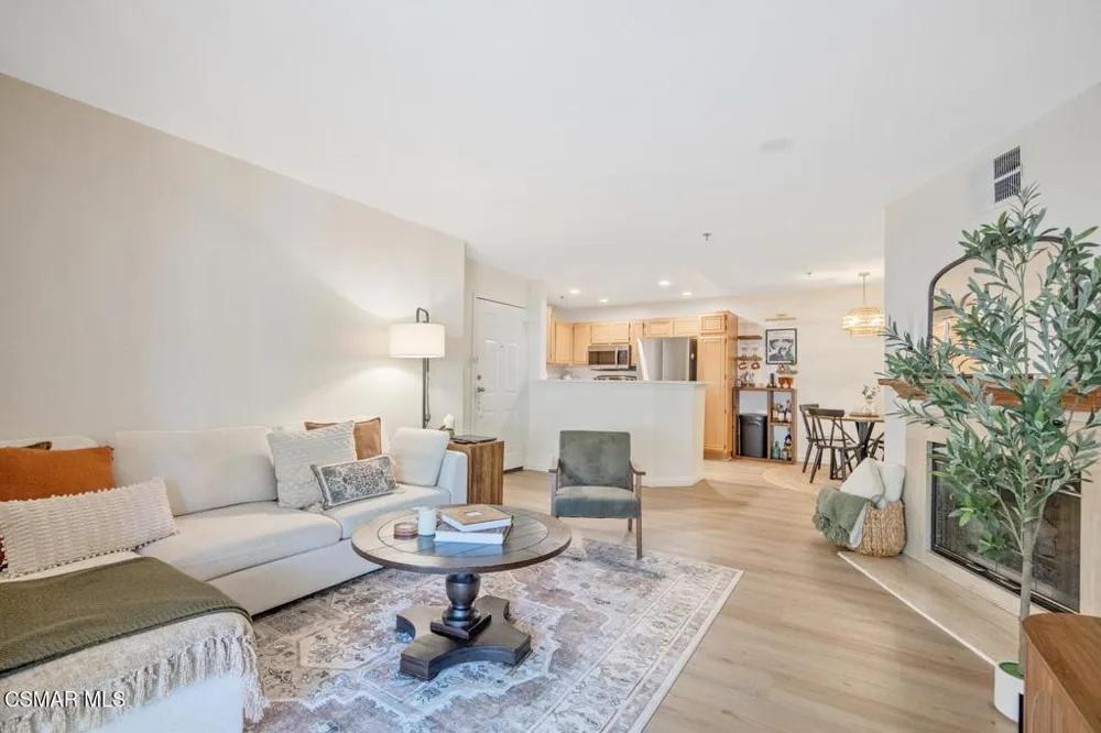 5837 Oak Bend Lane #310 Oak Park, CA 91377