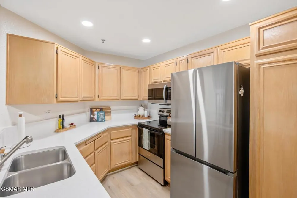 5837 Oak Bend Lane #310 Oak Park, CA 91377