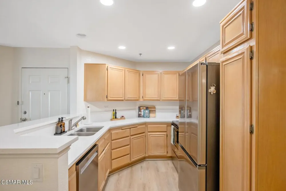 5837 Oak Bend Lane #310 Oak Park, CA 91377