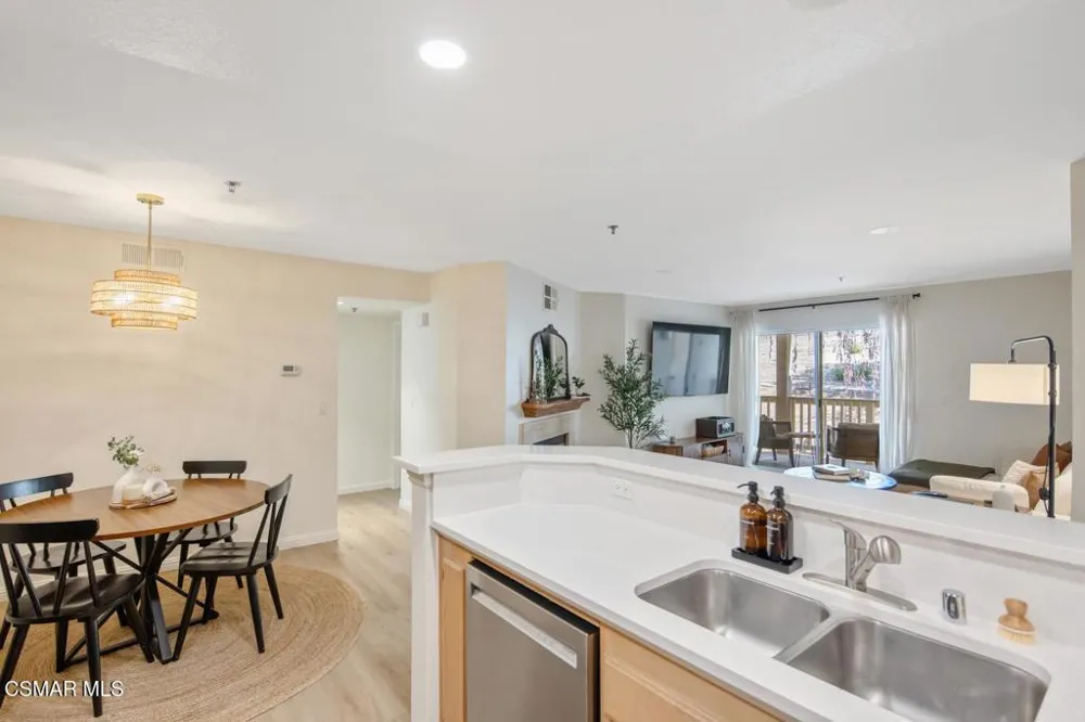 5837 Oak Bend Lane #310 Oak Park, CA 91377