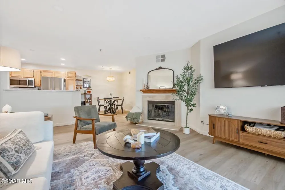 5837 Oak Bend Lane #310 Oak Park, CA 91377